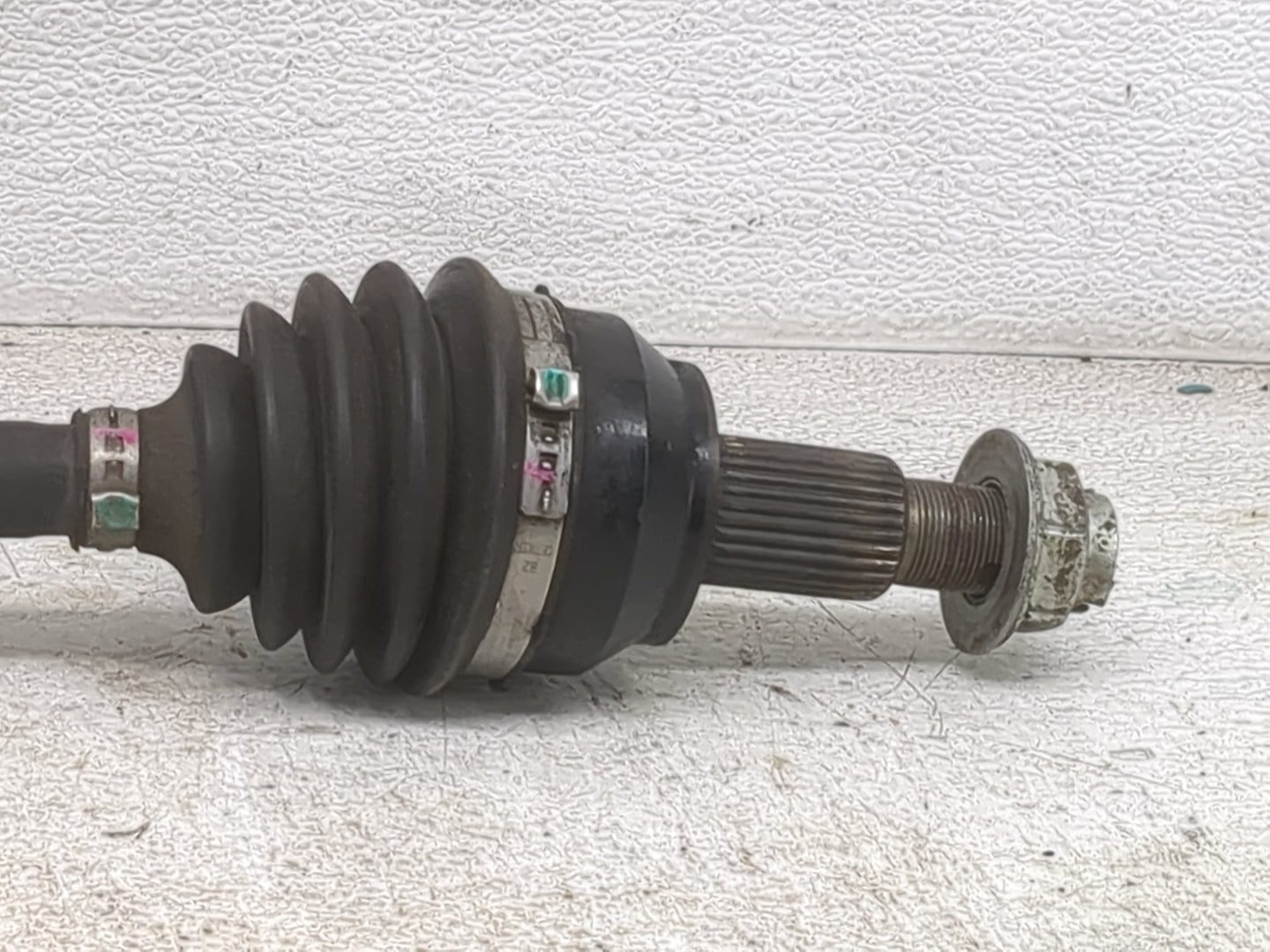 2016 Maserati Ghibli Axle Shaft Front Passenger Cv C/v - Oemusedautoparts1.com