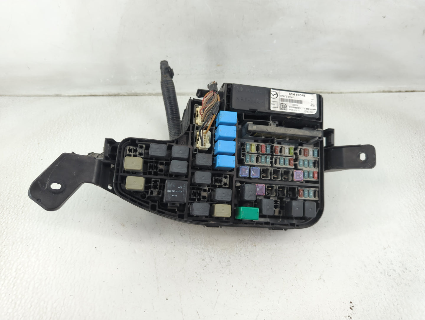 2014-2016 Mazda 3 Fusebox Fuse Box Panel Relay Module P/N:KDY5-675X0 Fits Fits 2014 2015 2016 OEM Used Auto Parts - Oemuseda