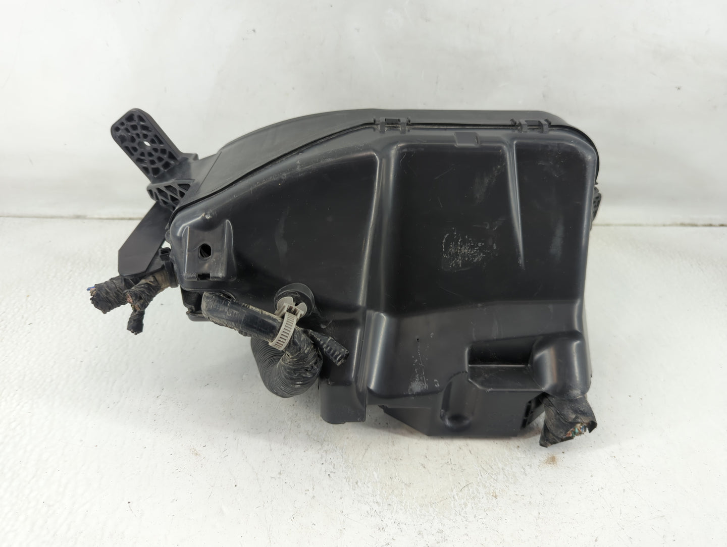 2014-2016 Mazda 3 Fusebox Fuse Box Panel Relay Module P/N:KDY5-675X0 Fits Fits 2014 2015 2016 OEM Used Auto Parts - Oemuseda