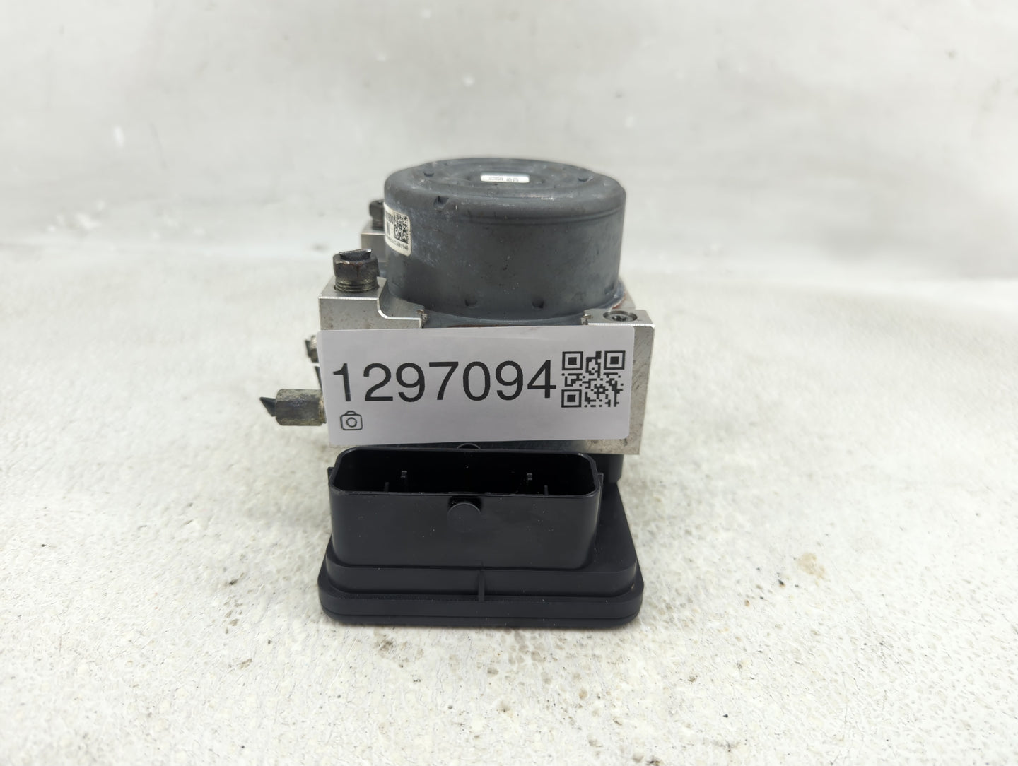 2016 Mazda 3 ABS Pump Control Module Replacement P/N:BHN1 43 7A0 B Fits OEM Used Auto Parts - Oemusedautoparts1.com