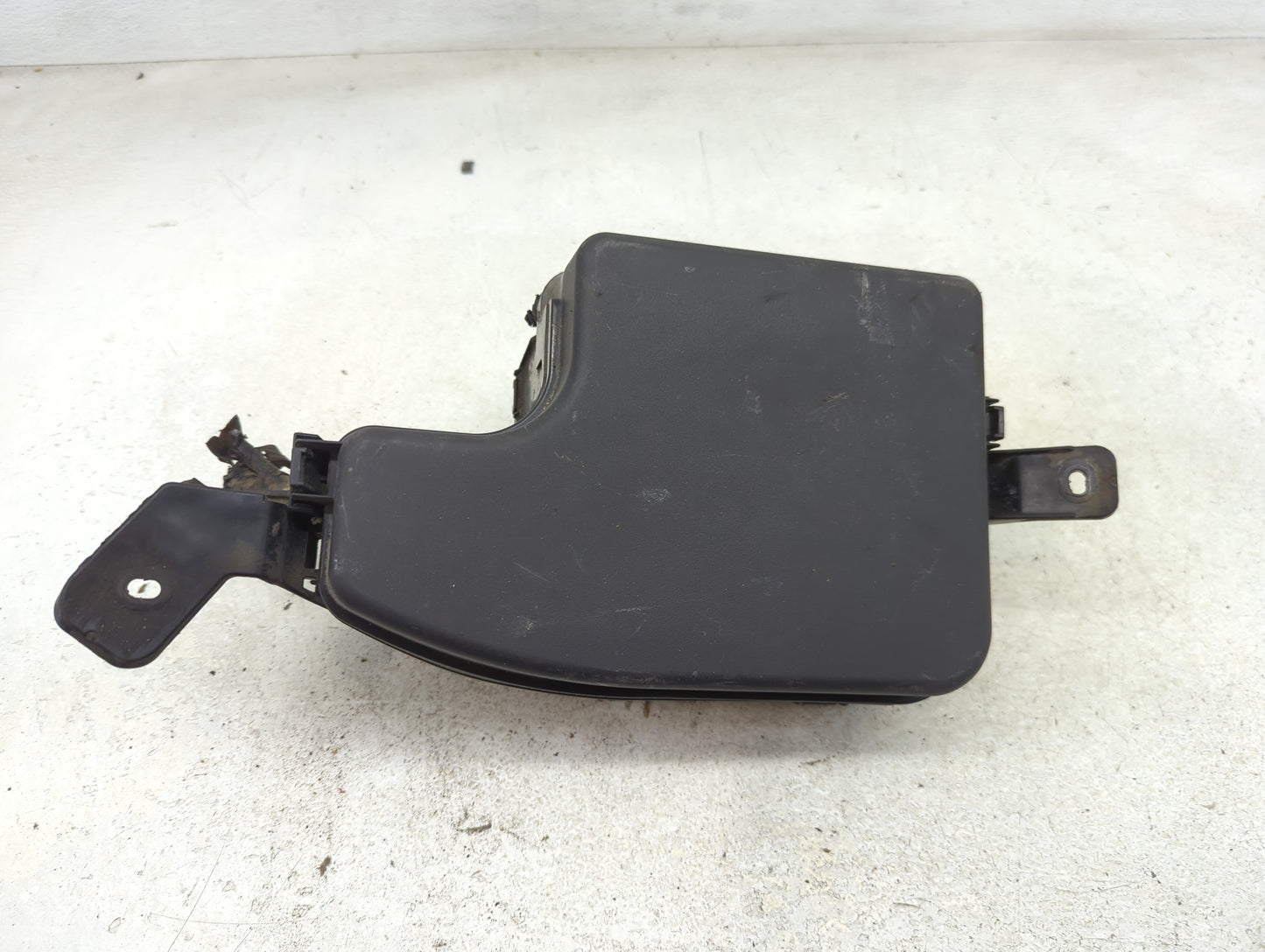 2014-2016 Mazda 3 Fusebox Fuse Box Panel Relay Module P/N:KD45-675X0 BHR1-66761 Fits Fits 2014 2015 2016 OEM Used Auto Parts