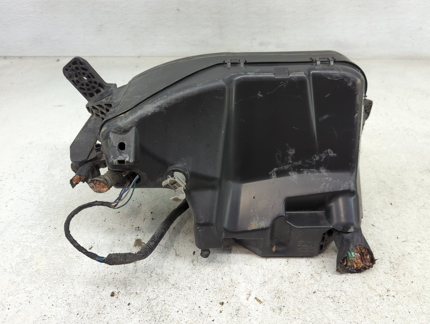 2014-2016 Mazda 3 Fusebox Fuse Box Panel Relay Module P/N:KD45-675X0 Fits Fits 2014 2015 2016 OEM Used Auto Parts - Oemuseda