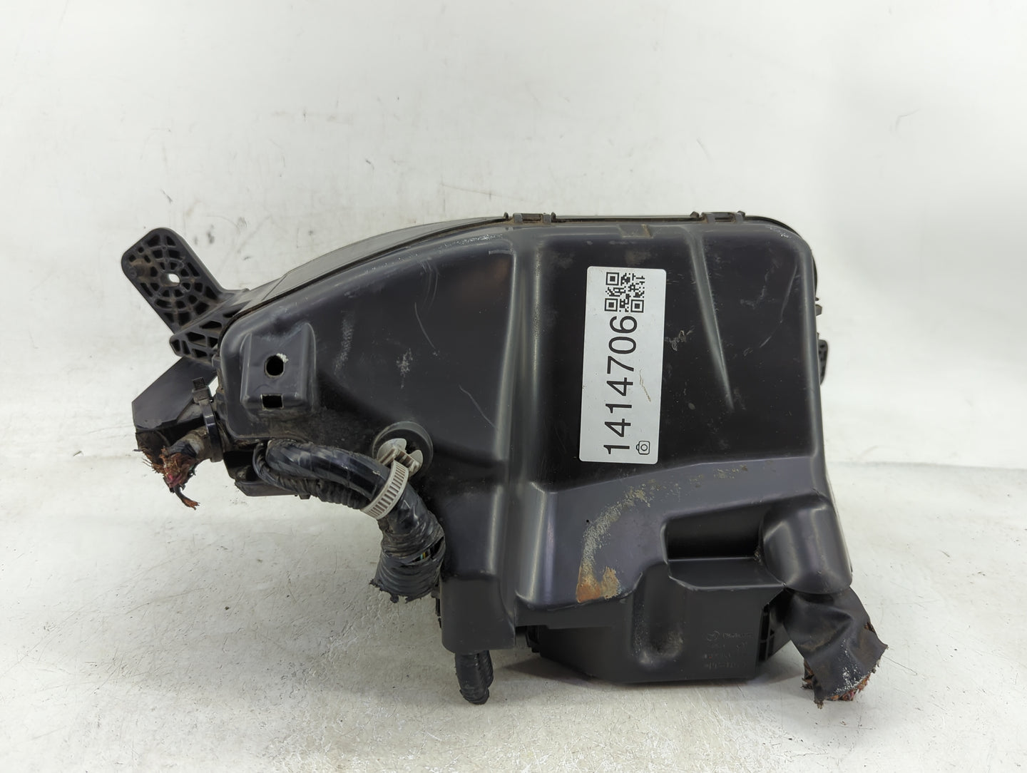 2014-2016 Mazda 3 Fusebox Fuse Box Panel Relay Module P/N:TKY2-675X0 Fits Fits 2014 2015 2016 OEM Used Auto Parts - Oemuseda