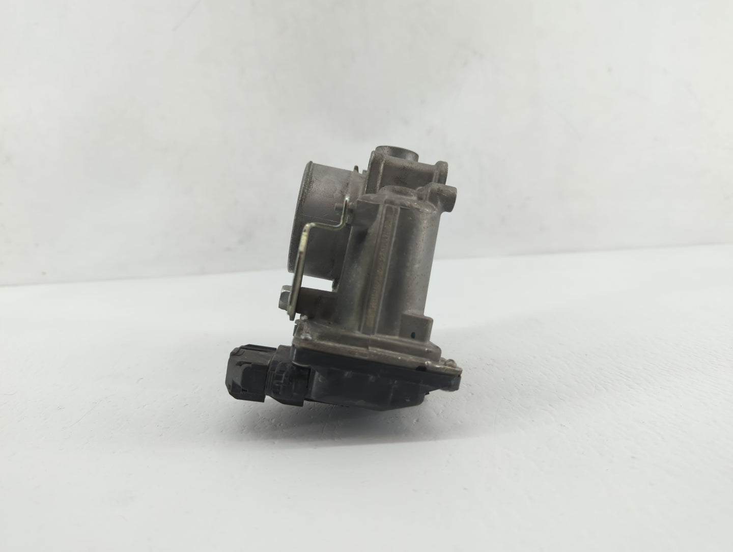 2012-2014 Mazda 3 Throttle Body P/N:13 640 PE01 13 640 A, 640 K4238 4U26, 640 K4238 9T06, PE01 13 640 B Fits Fits 2012 2013 