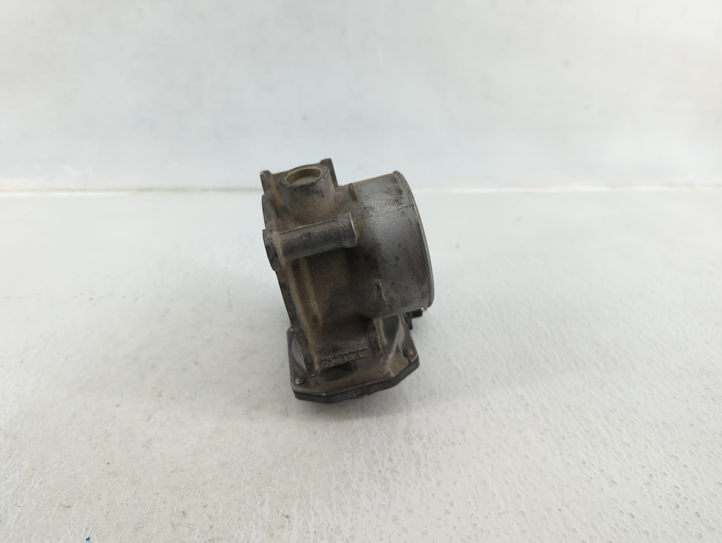2012-2018 Mazda 3 Throttle Body P/N:PE01 13 640 B Fits Fits 2012 2013 2014 2015 2016 2017 2018 OEM Used Auto Parts - Oemused