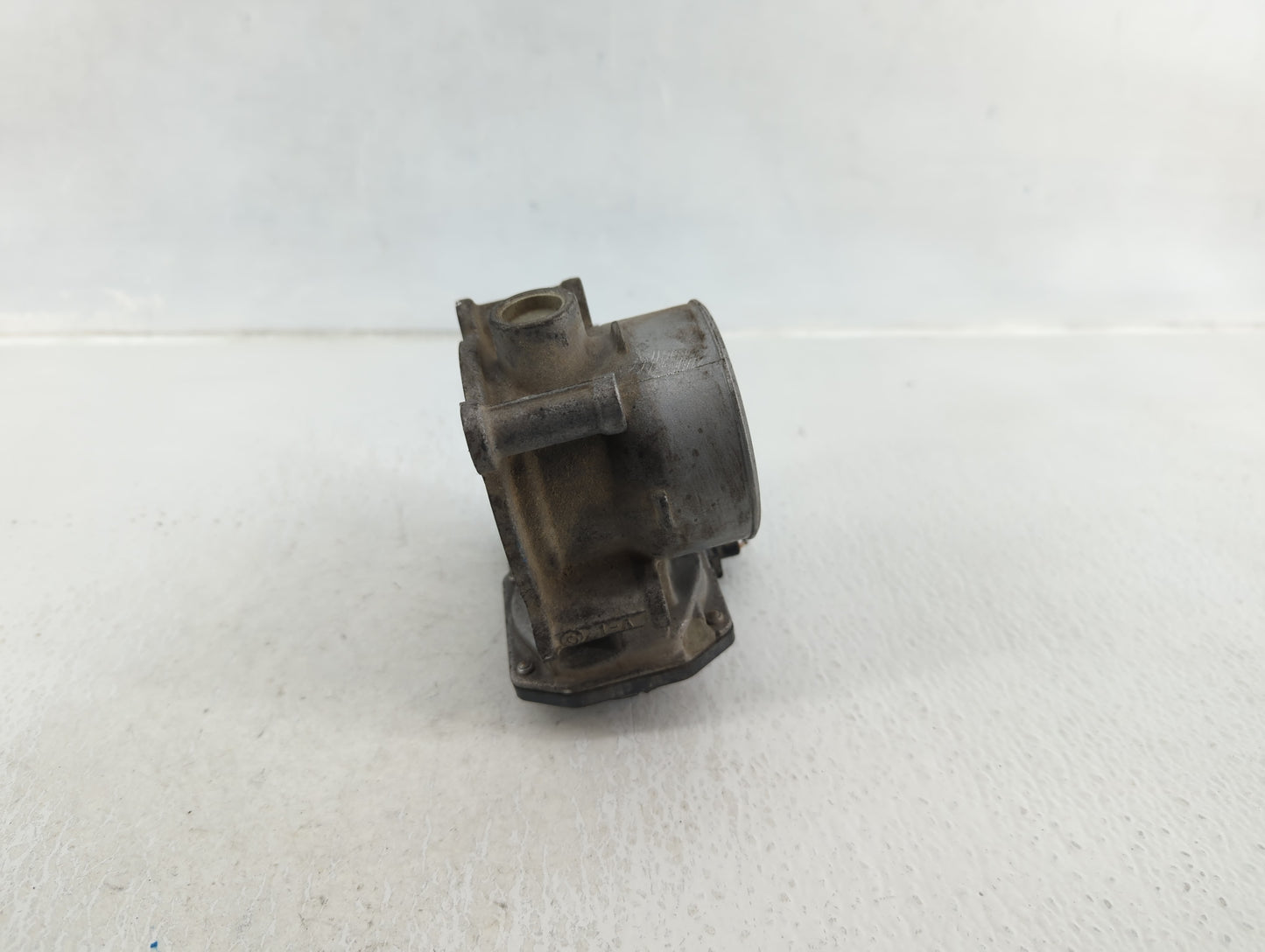 2012-2018 Mazda 3 Throttle Body P/N:PE01 13 640 B Fits Fits 2012 2013 2014 2015 2016 2017 2018 OEM Used Auto Parts - Oemused