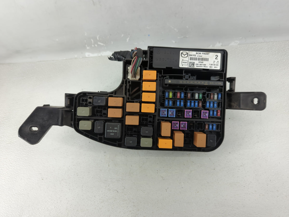 2017-2018 Mazda 3 Fusebox Fuse Box Panel Relay Module P/N:BAYS-675X0 KDY5-675X0 Fits Fits 2017 2018 OEM Used Auto Parts - Oe