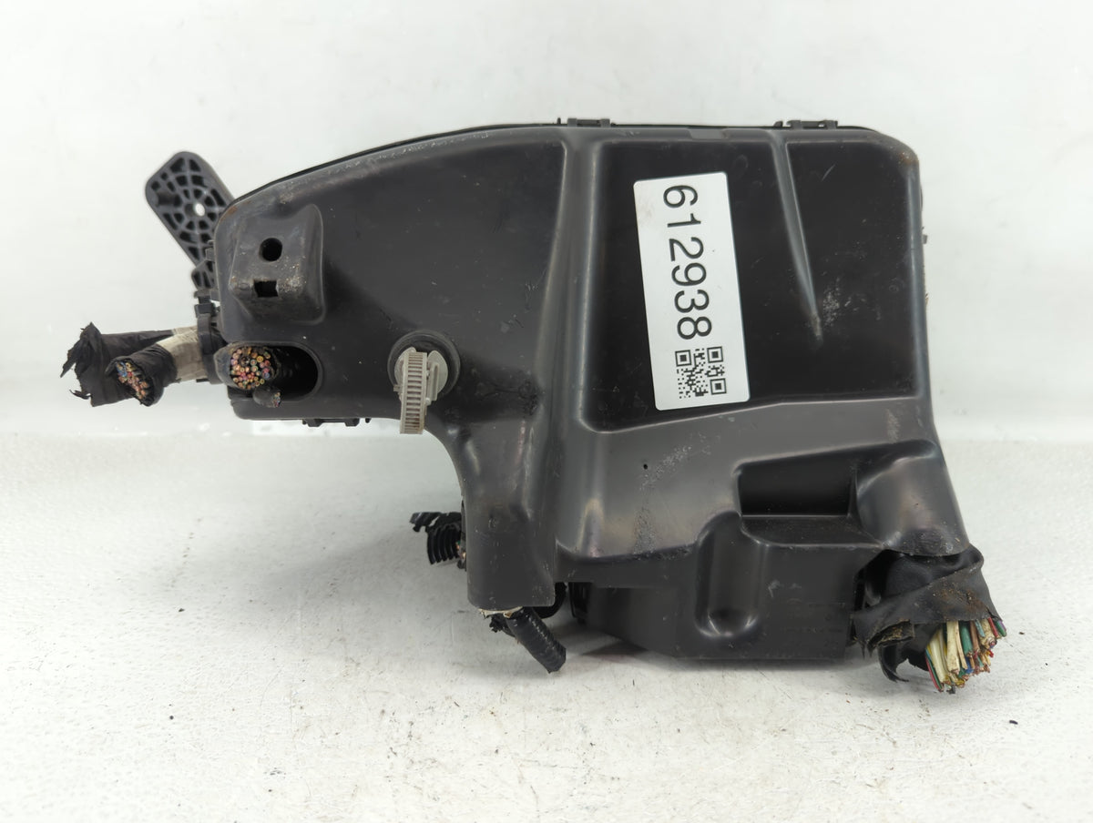 2017-2018 Mazda 3 Fusebox Fuse Box Panel Relay Module P/N:BAYS-675X0 KDY5-675X0 Fits Fits 2017 2018 OEM Used Auto Parts - Oe