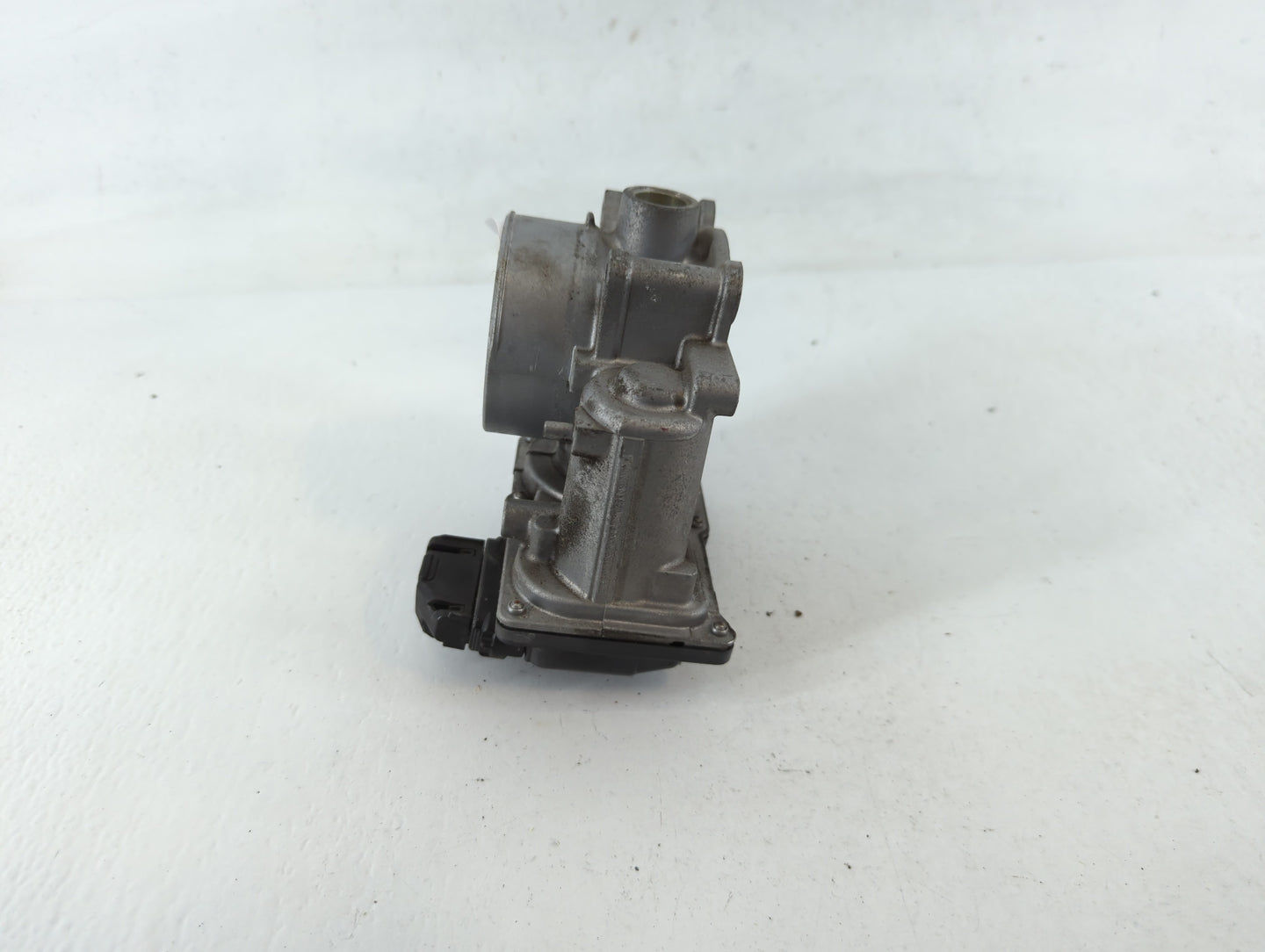 2012-2018 Mazda 3 Throttle Body P/N:C3192 12S03 13 640 B Fits Fits 2012 2013 2014 2015 2016 2017 2018 OEM Used Auto Parts - 
