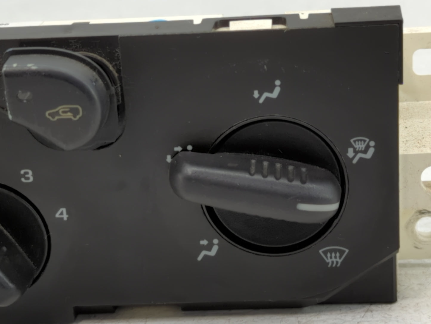 2014-2016 Mazda 3 Climate Control Module Temperature AC/Heater Replacement P/N:158588336096 Fits Fits 2014 2015 2016 OEM Use