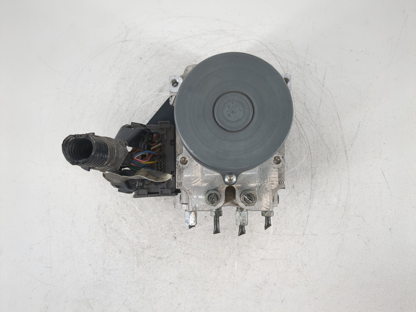 2016 Mazda 6 ABS Pump Control Module Replacement P/N:133000-6520 GMM1-437A0 Fits OEM Used Auto Parts - Oemusedautoparts1.com