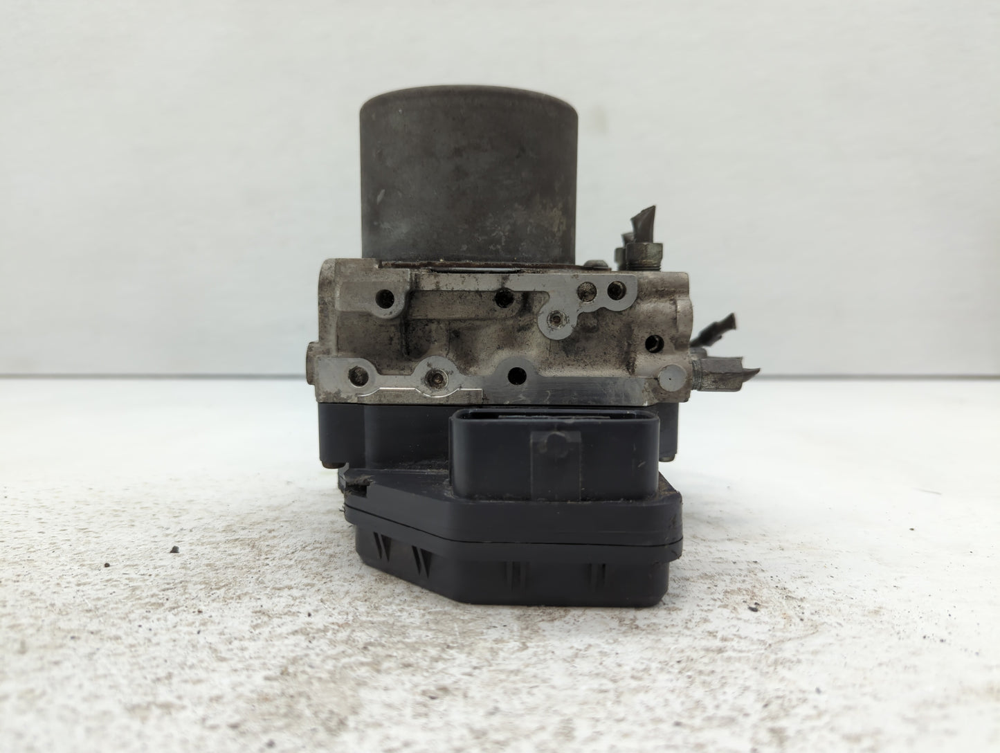 2016 Mazda 6 ABS Pump Control Module Replacement P/N:GMM4-437A0 Fits OEM Used Auto Parts - Oemusedautoparts1.com