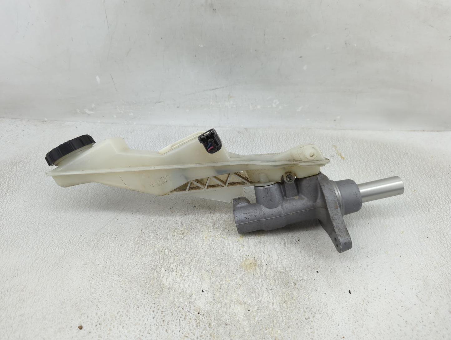 2013-2022 Mazda Cx-5 Brake Master Cylinder - Oemusedautoparts1.com
