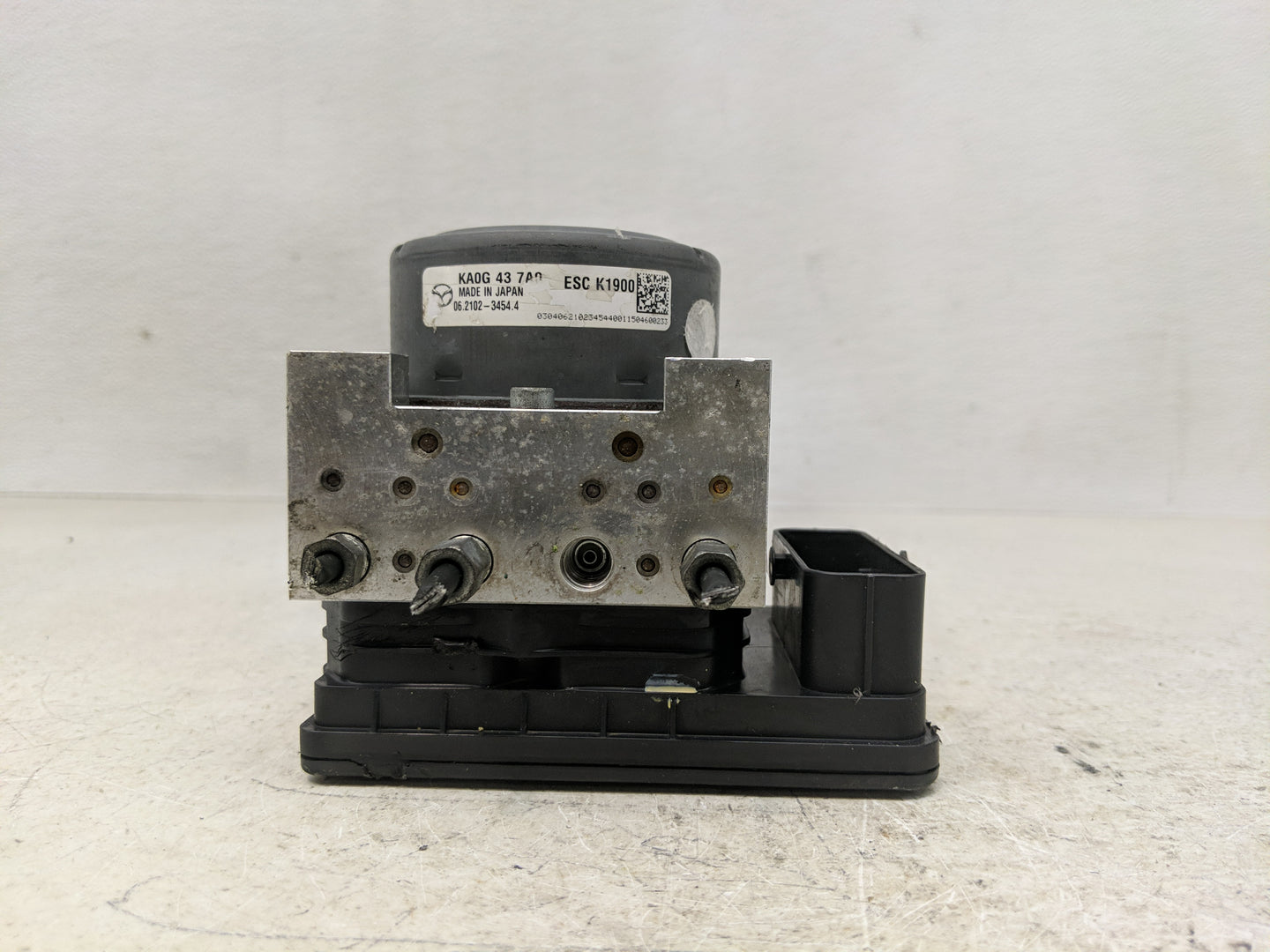 2016 Mazda Cx-5 ABS Pump Control Module Replacement P/N:KA0G 43 7A0 Fits OEM Used Auto Parts - Oemusedautoparts1.com