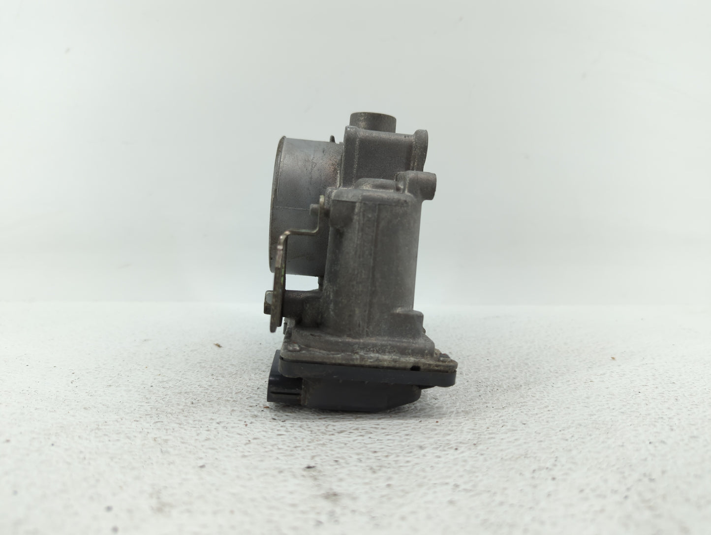 2014 Mazda Cx-5 Throttle Body P/N:K4238 13 640 A 12681472AA, PY01 13 640 A Fits OEM Used Auto Parts - Oemusedautoparts1.com