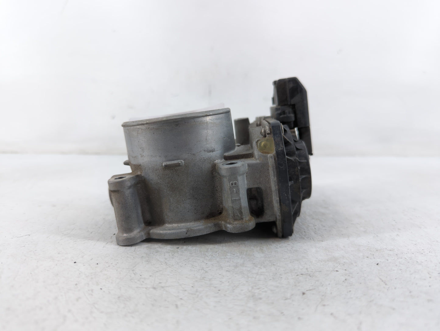 2014-2017 Mazda Cx-5 Throttle Body P/N:15200 A4238, 13 640 A Fits Fits 2014 2015 2016 2017 2018 OEM Used Auto Parts - Oemuse