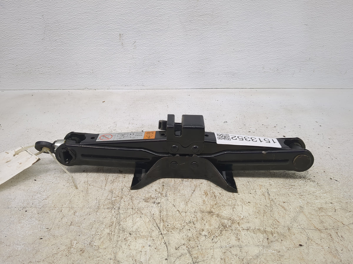 2016 Mazda Mazda6 Spare Scissor Car Jack - Oemusedautoparts1.com