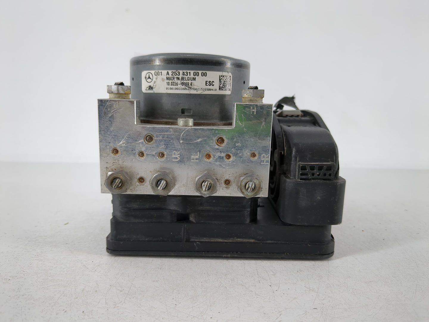 2016 Mercedes-Benz C300 ABS Pump Control Module Replacement P/N:Q01 A253 431 00 00 Fits OEM Used Auto Parts - Oemusedautopar