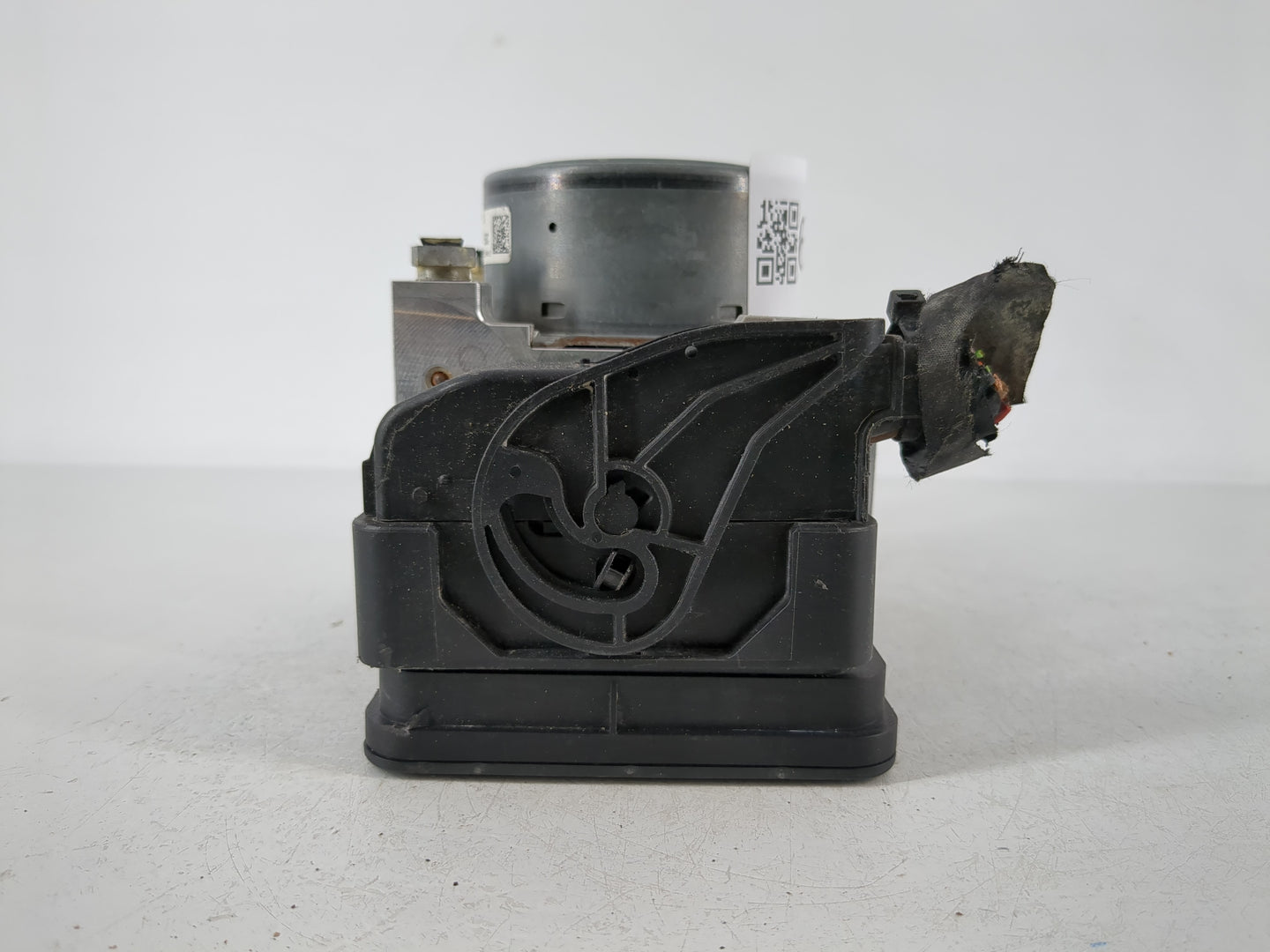 2016 Mercedes-Benz C300 ABS Pump Control Module Replacement P/N:Q01 A253 431 00 00 Fits OEM Used Auto Parts - Oemusedautopar