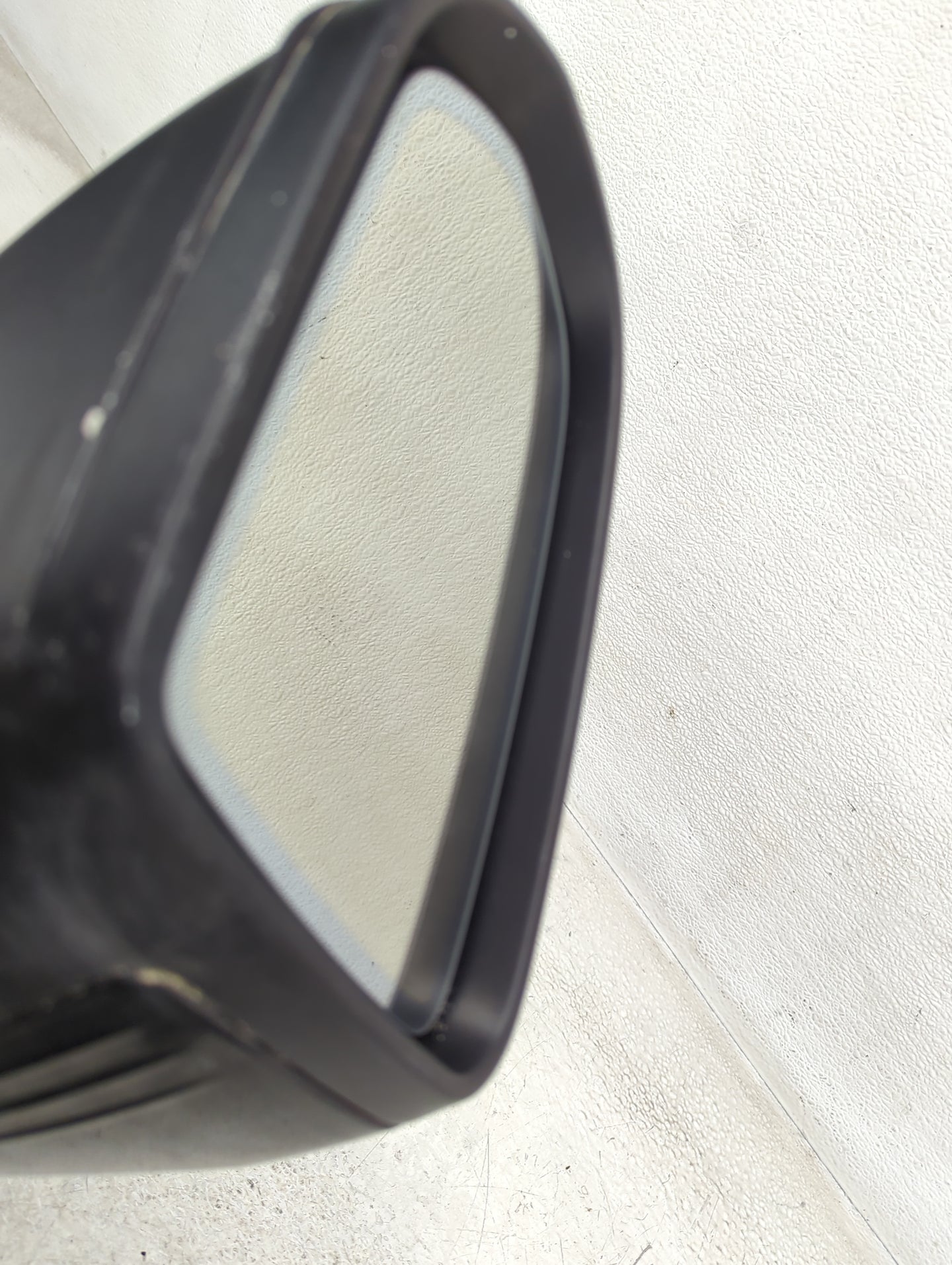 2015-2016 Mercedes-Benz C300 Driver Side View Mirror - Left Door Mirror OEM Used - Oemusedautoparts1.com