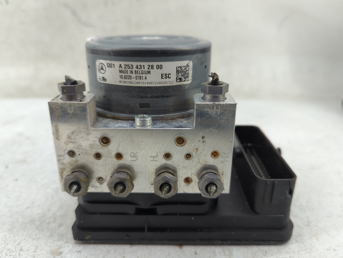 2016 Mercedes-Benz C300 ABS Pump Control Module Replacement P/N:A 253 901 14 00 Fits OEM Used Auto Parts - Oemusedautoparts1