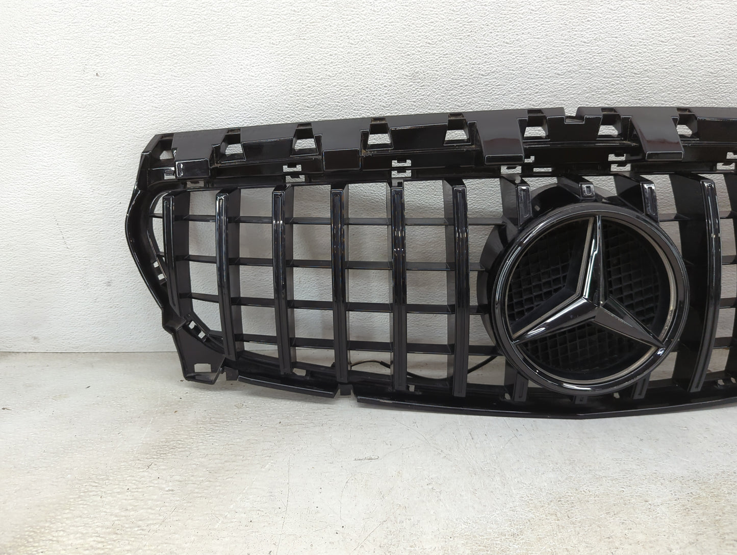2014-2016 Mercedes-benz Cla250 Front Grille Bumper Not Included - Oemusedautoparts1.com