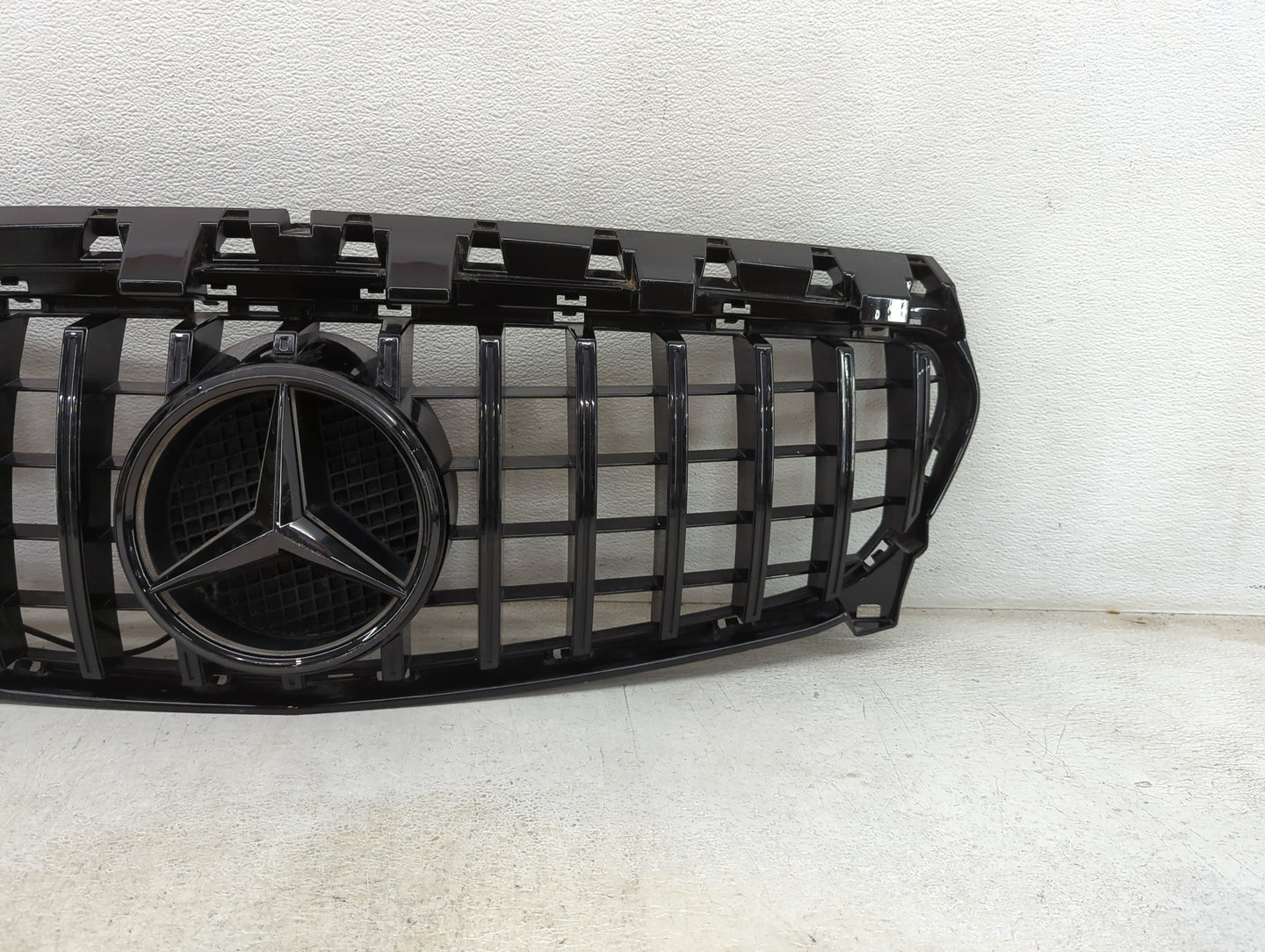 2014-2016 Mercedes-benz Cla250 Front Grille Bumper Not Included - Oemusedautoparts1.com