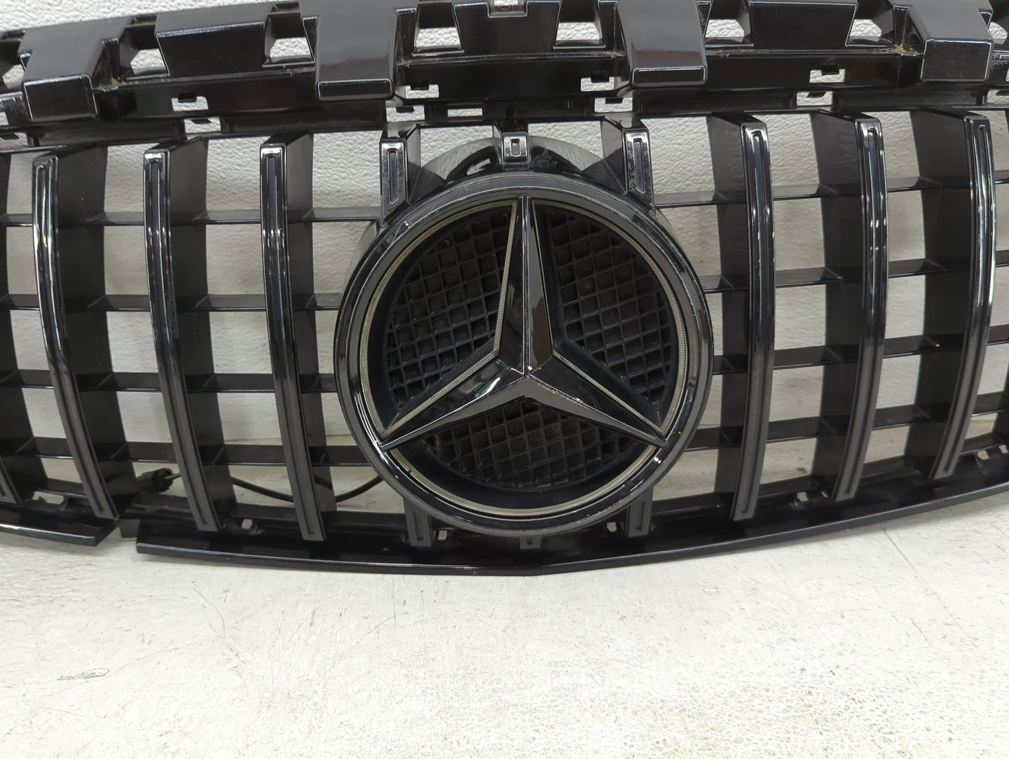 2014-2016 Mercedes-benz Cla250 Front Grille Bumper Not Included - Oemusedautoparts1.com