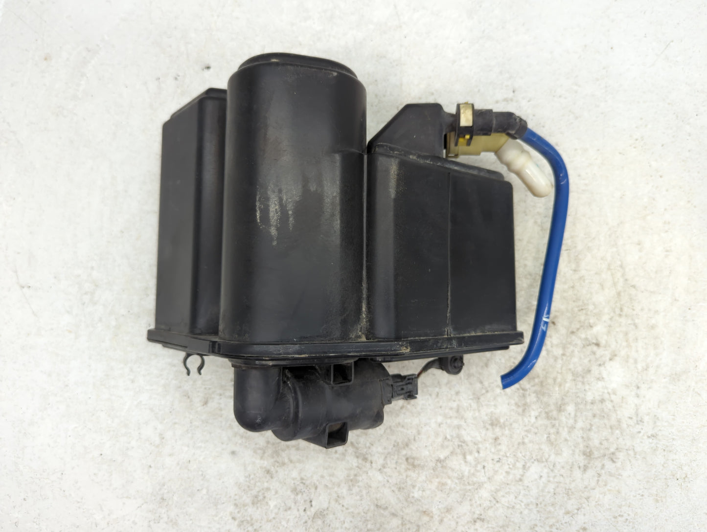 2016 Mercedes-benz Cla250 Fuel Vapor Charcoal Canister - Oemusedautoparts1.com
