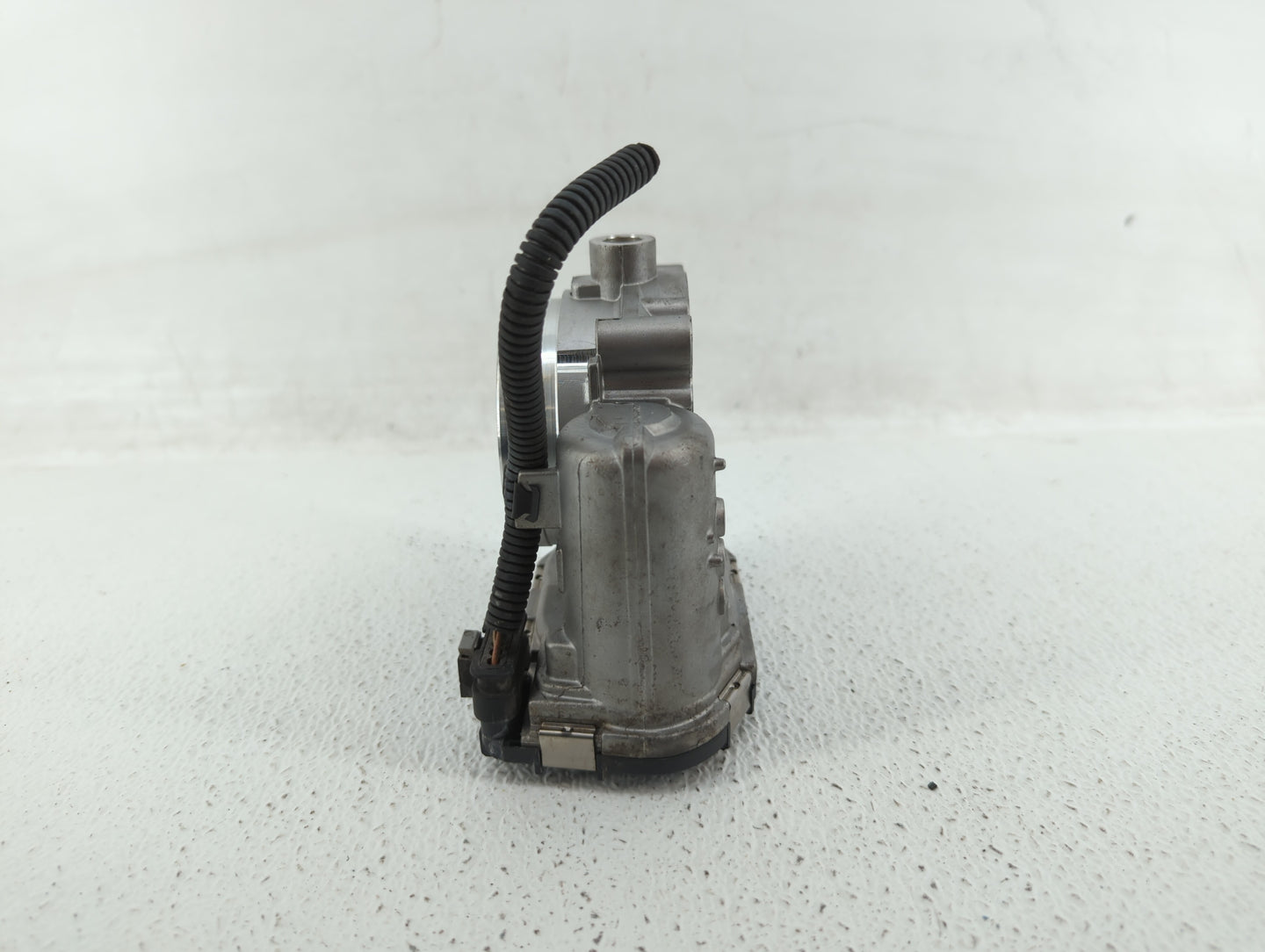 2012-2016 Mercedes-Benz E350 Throttle Body P/N:A 276 141 01 25 2761410125 Fits OEM Used Auto Parts - Oemusedautoparts1.com