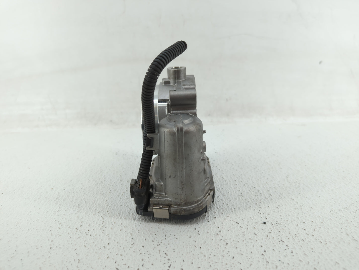 2012-2016 Mercedes-Benz E350 Throttle Body P/N:A 276 141 01 25 2761410125 Fits OEM Used Auto Parts - Oemusedautoparts1.com