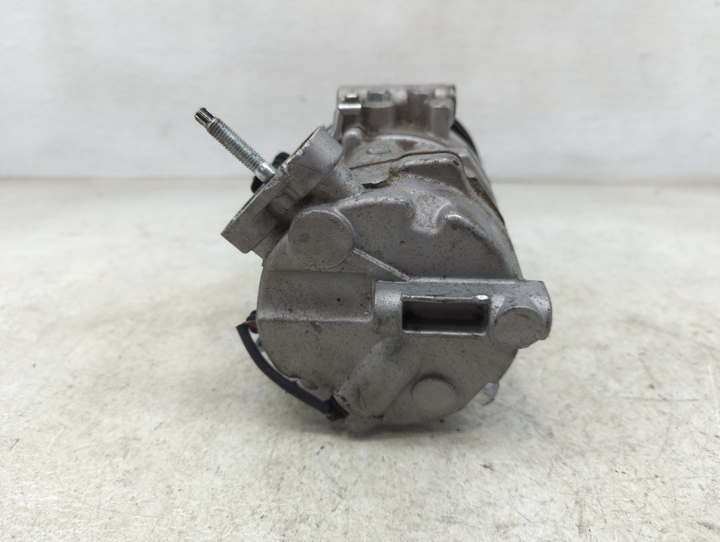 2016-2017 Mercedes-benz Glc300 Air Conditioning A/c Ac Compressor Oem - Oemusedautoparts1.com