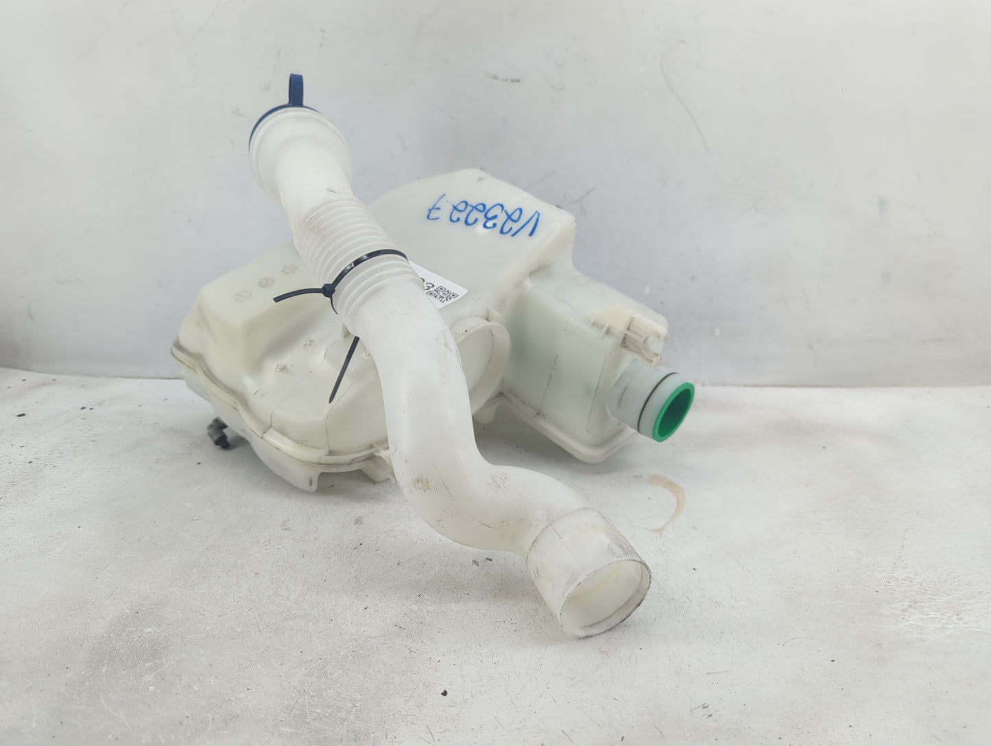 2016 Mercedes-benz Gle350 Windshield Washer Fluid Reservoir Bottle Oem - Oemusedautoparts1.com