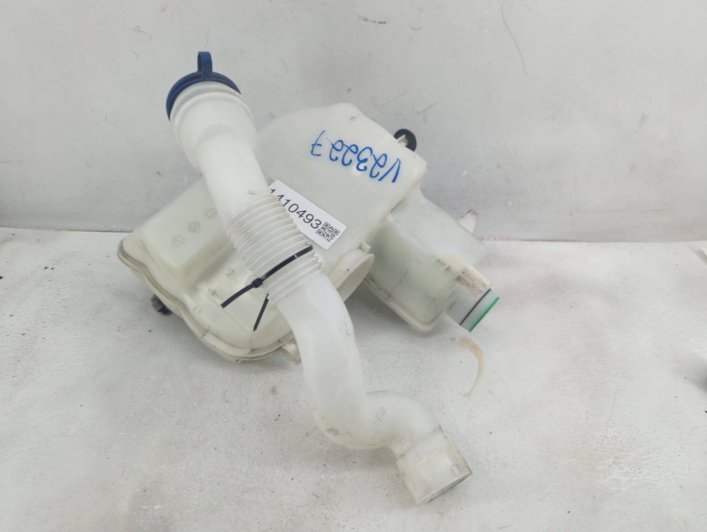 2016 Mercedes-benz Gle350 Windshield Washer Fluid Reservoir Bottle Oem - Oemusedautoparts1.com