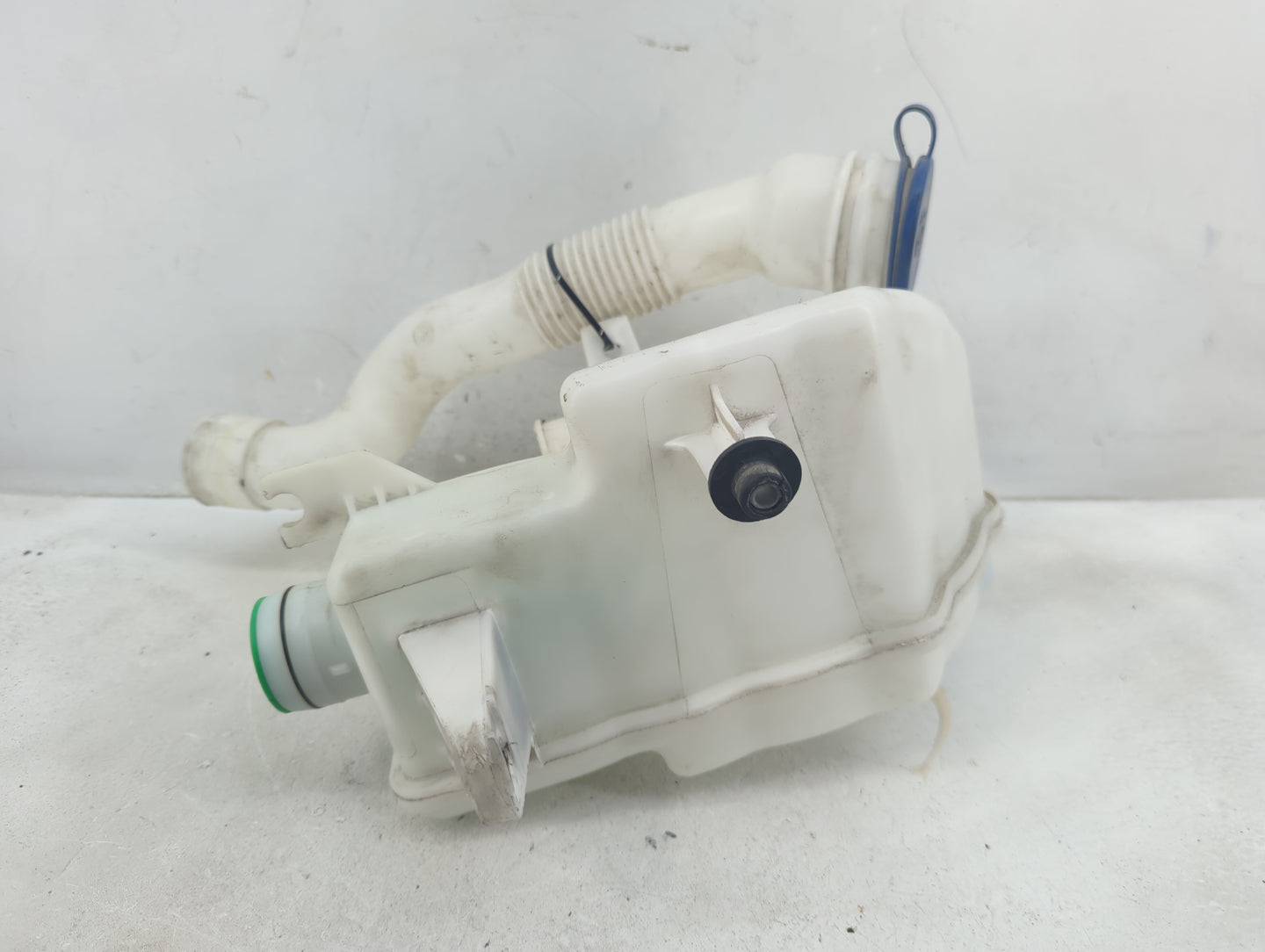 2016 Mercedes-benz Gle350 Windshield Washer Fluid Reservoir Bottle Oem - Oemusedautoparts1.com