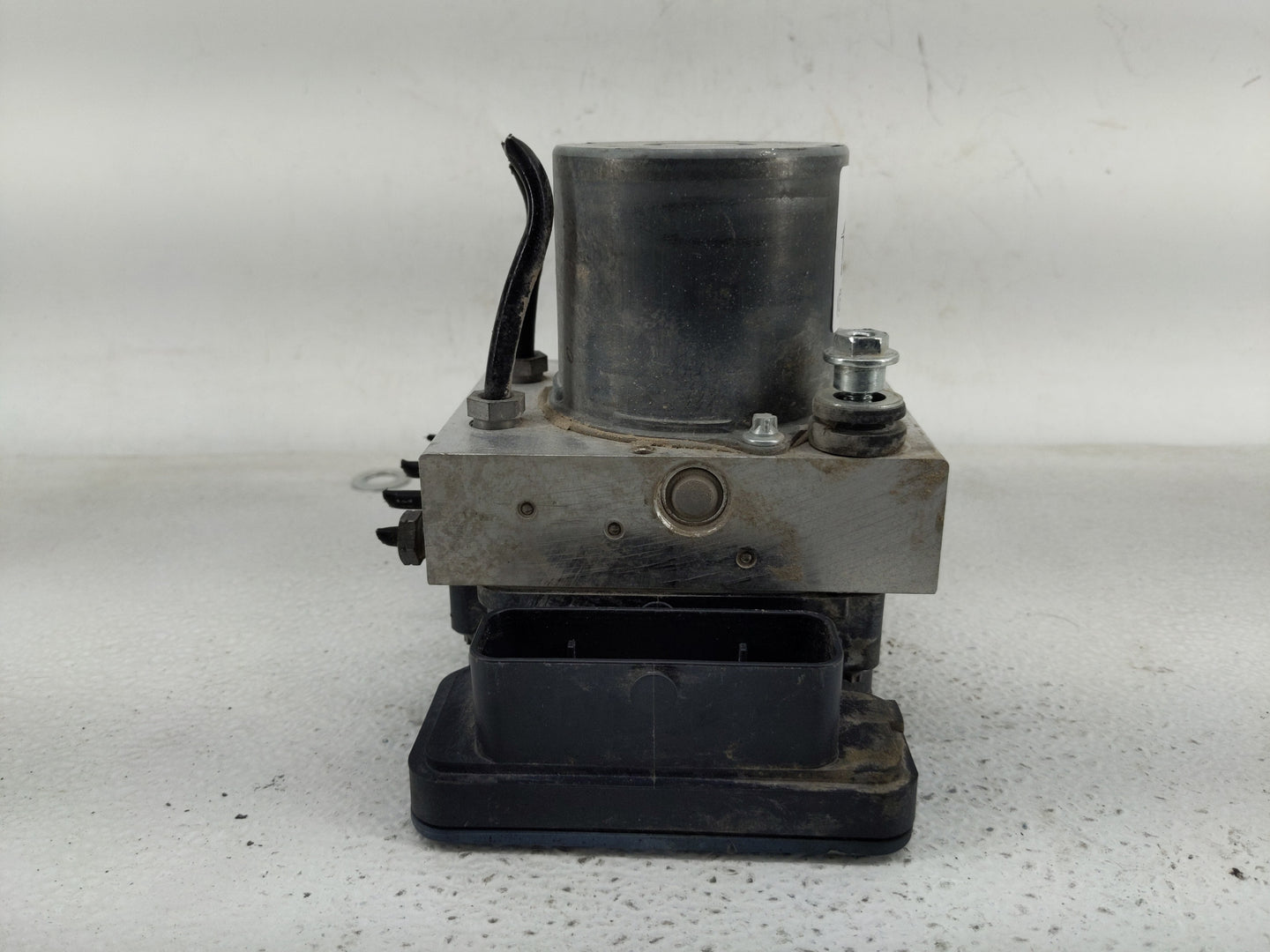 2016 Mercedes-Benz Sprinter 2500 ABS Pump Control Module Replacement Fits OEM Used Auto Parts - Oemusedautoparts1.com