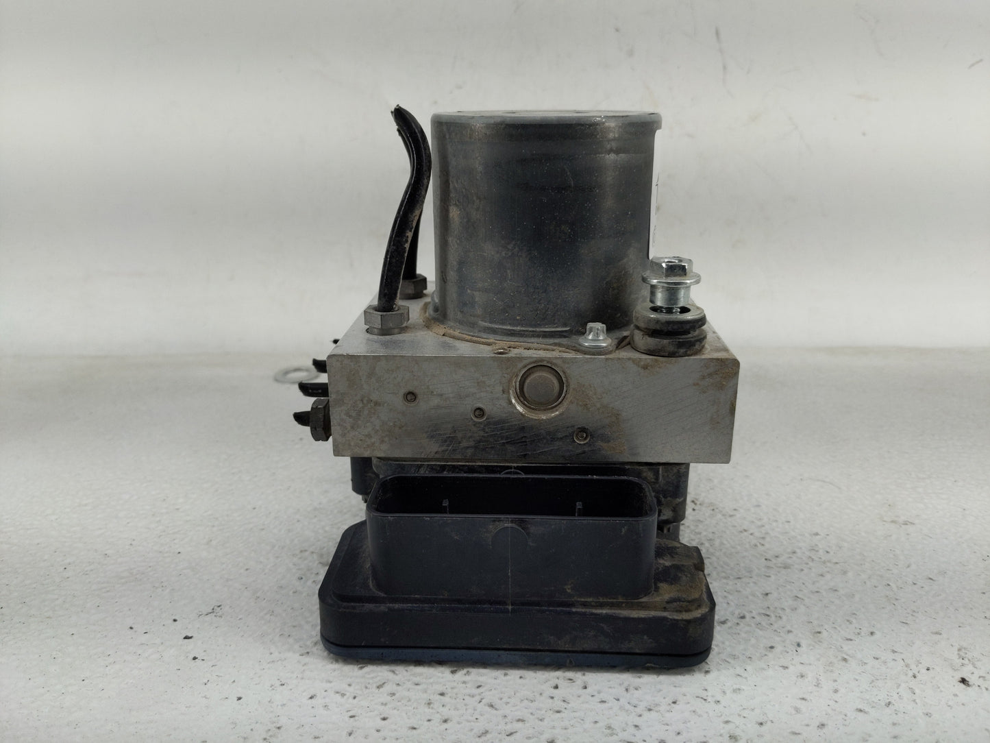 2016 Mercedes-Benz Sprinter 2500 ABS Pump Control Module Replacement Fits OEM Used Auto Parts - Oemusedautoparts1.com