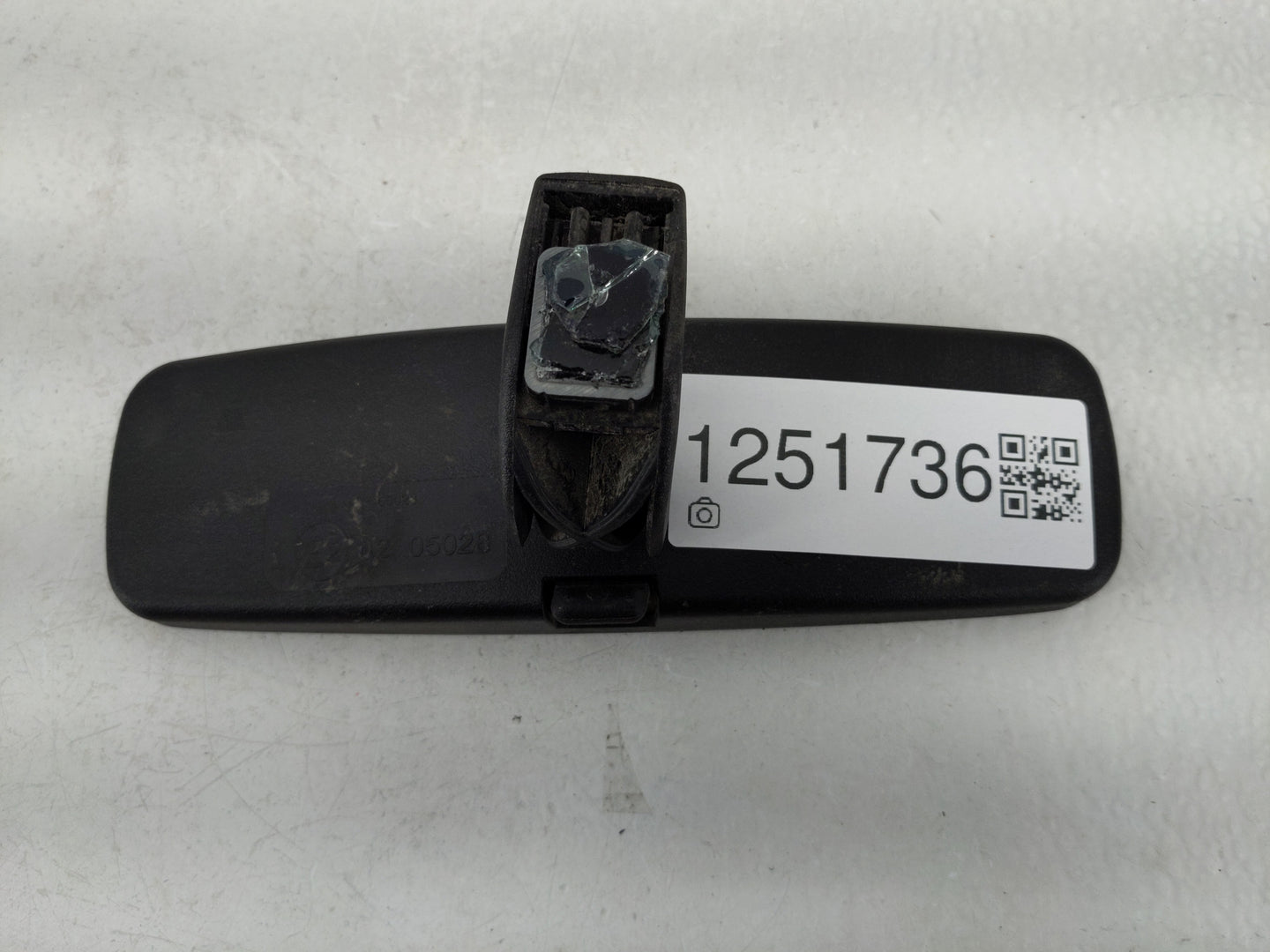 2016 Mercedes-Benz Sprinter 2500 Interior Rear View Mirror Replacement OEM P/N:E20205028 Fits OEM Used Auto Parts - Oemuseda