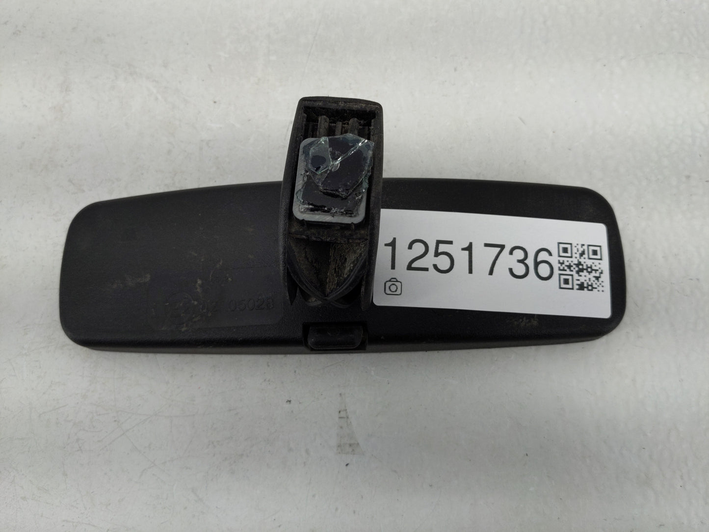 2016 Mercedes-Benz Sprinter 2500 Interior Rear View Mirror Replacement OEM P/N:E20205028 Fits OEM Used Auto Parts - Oemuseda