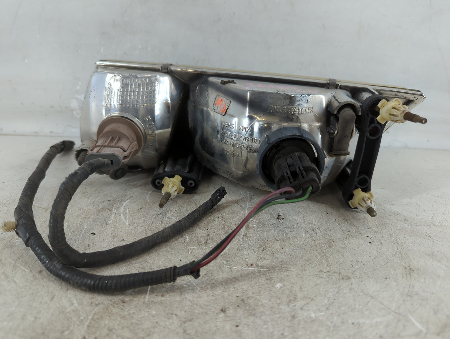 2016 Mercury Grand Marquis Passenger Right Oem Head Light Headlight Lamp - Oemusedautoparts1.com