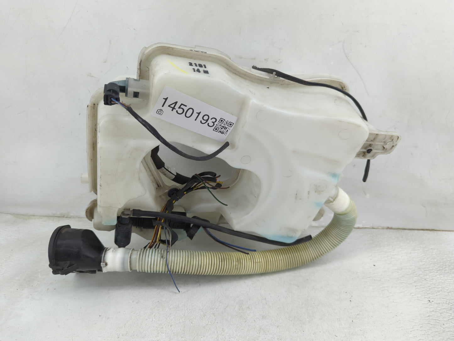 2016 Mini Cooper Windshield Washer Fluid Reservoir Bottle Oem - Oemusedautoparts1.com