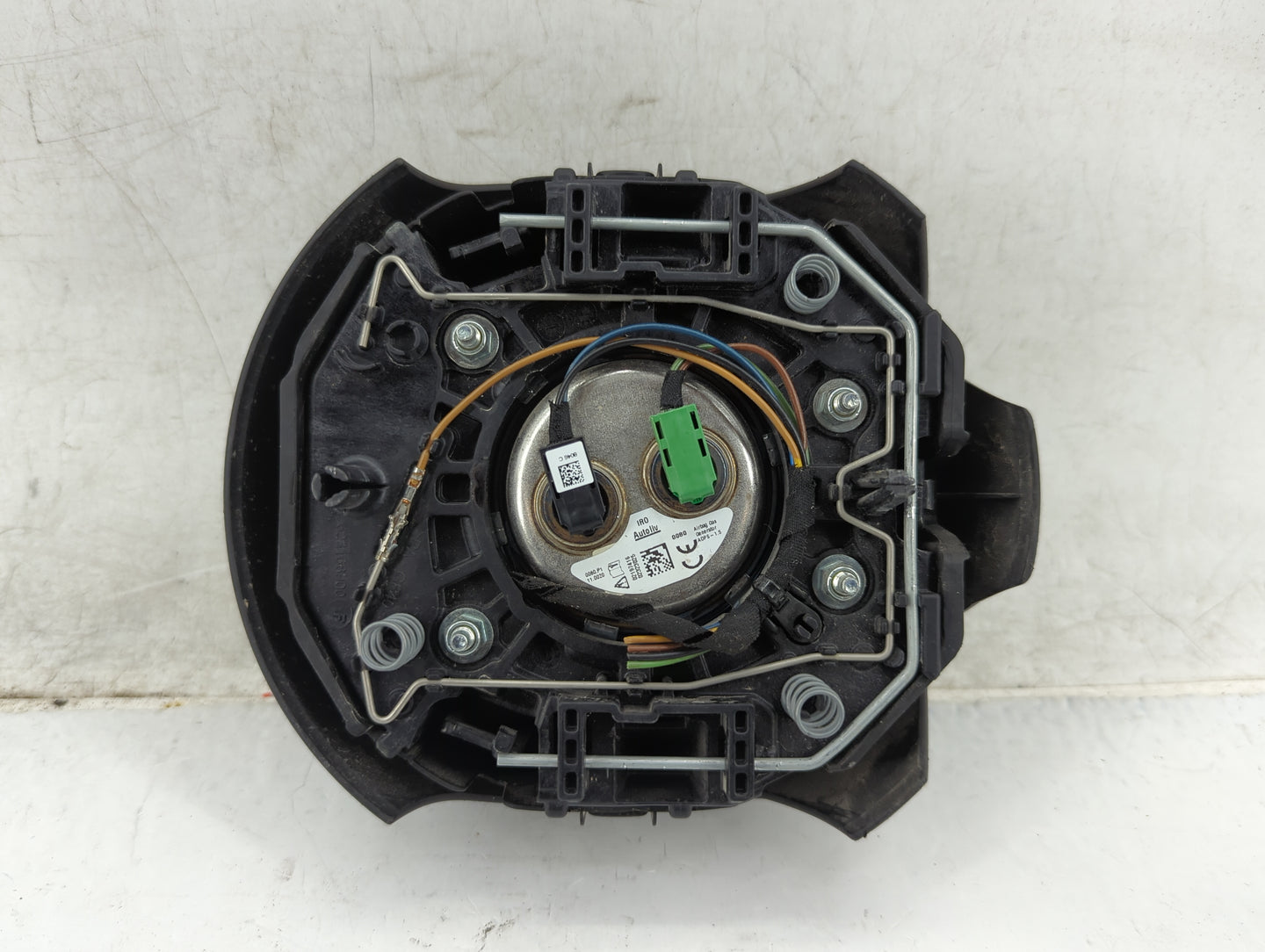 2016 Mini Cooper Clubman Air Bag Driver Left Steering Wheel Mounted Fits OEM Used Auto Parts - Oemusedautoparts1.com