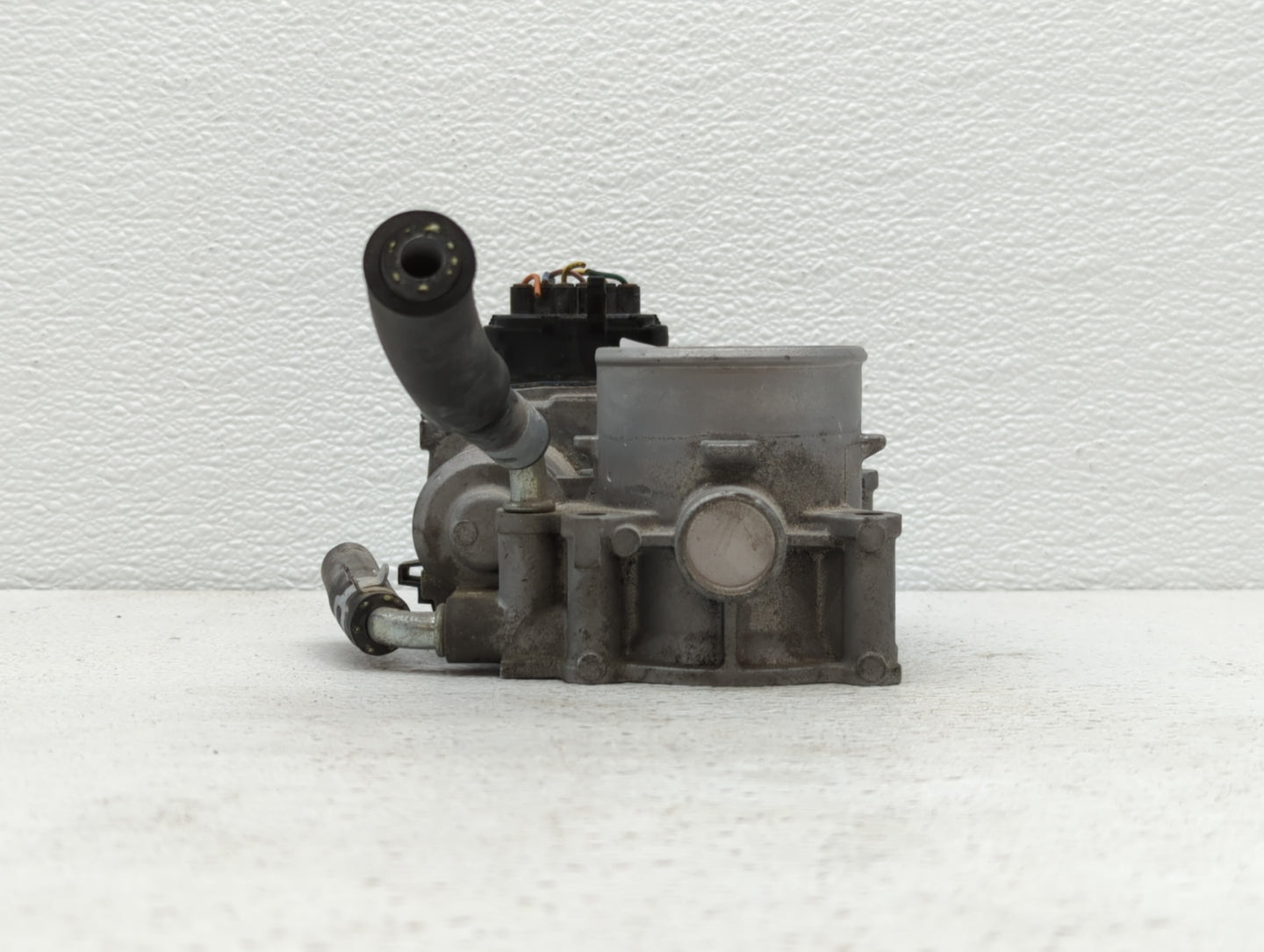 2013-2017 Mitsubishi Lancer Throttle Body P/N:57021 Fits Fits 2013 2014 2015 2016 2017 OEM Used Auto Parts - Oemusedautopart