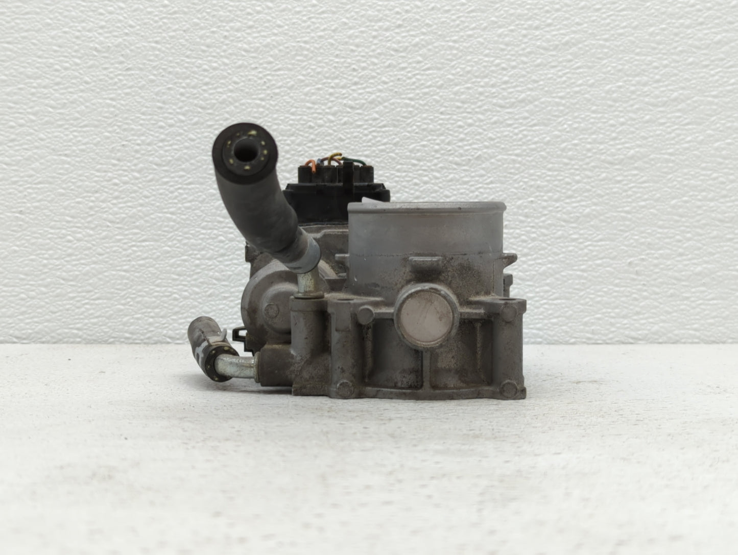 2013-2017 Mitsubishi Lancer Throttle Body P/N:57021 Fits Fits 2013 2014 2015 2016 2017 OEM Used Auto Parts - Oemusedautopart