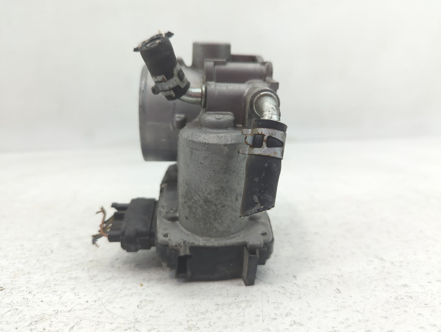 2013-2017 Mitsubishi Lancer Throttle Body Fits Fits 2013 2014 2015 2016 2017 OEM Used Auto Parts - Oemusedautoparts1.com