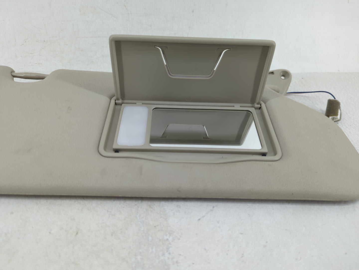 2016 Mitsubishi Outlander Sun Visor Shade Replacement Passenger Right Mirror Fits OEM Used Auto Parts - Oemusedautoparts1.co