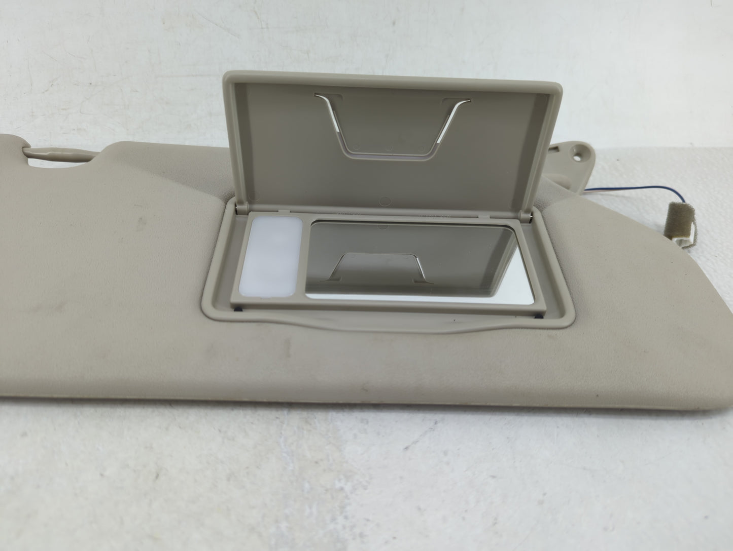 2016 Mitsubishi Outlander Sun Visor Shade Replacement Passenger Right Mirror Fits OEM Used Auto Parts - Oemusedautoparts1.co