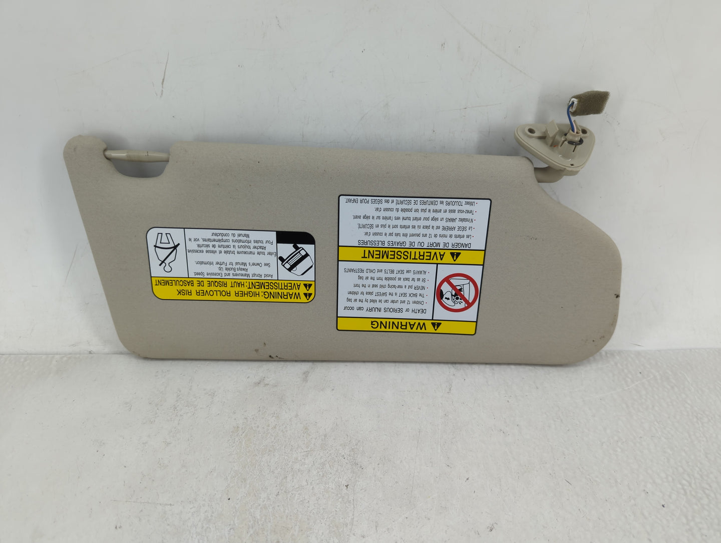 2016 Mitsubishi Outlander Sun Visor Shade Replacement Driver Left Mirror Fits OEM Used Auto Parts - Oemusedautoparts1.com