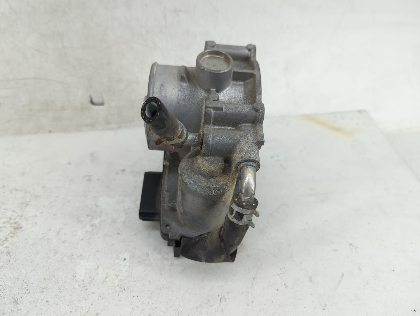 2013-2017 Mitsubishi Outlander Throttle Body Fits Fits 2013 2014 2015 2016 2017 OEM Used Auto Parts - Oemusedautoparts1.com