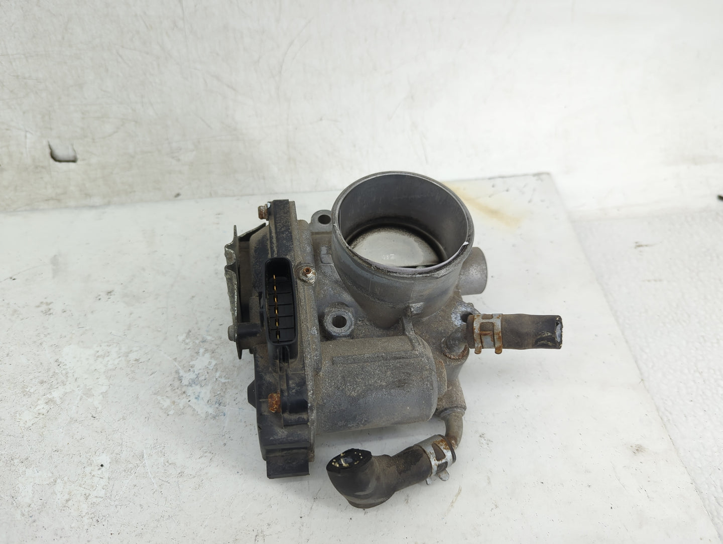 2013-2017 Mitsubishi Outlander Throttle Body Fits Fits 2013 2014 2015 2016 2017 OEM Used Auto Parts - Oemusedautoparts1.com
